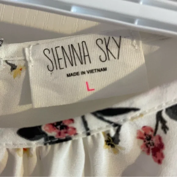 Sienna Sky White Floral Smocked-Hem Blouse - Picture 3 of 4